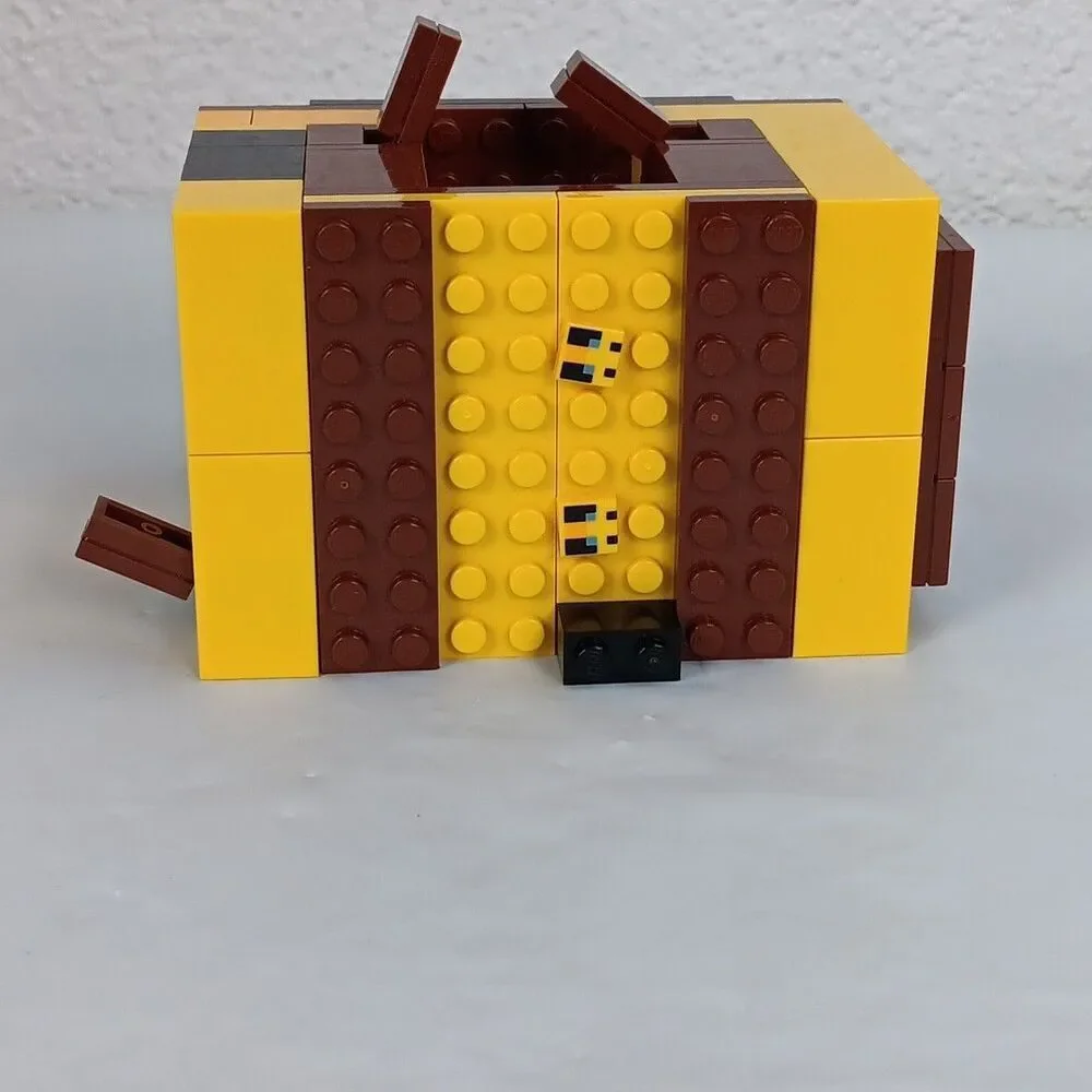 Lego Minecraft Bee Cottage Parts Replacement Plus Mini Figures Incomplete Loose